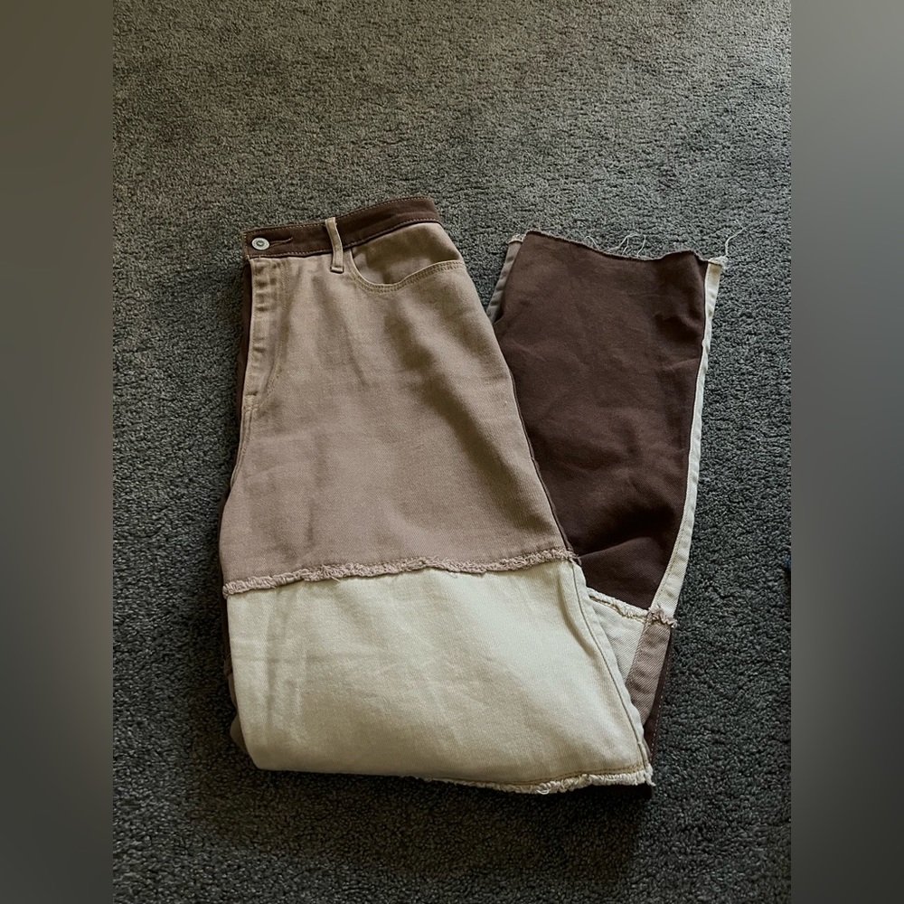 Hollister. Size 28